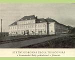 Budova bval textiln koly (fotografie z roku 1936 pevzata z roenky Mstsk spoitelny v Jilemnici)
